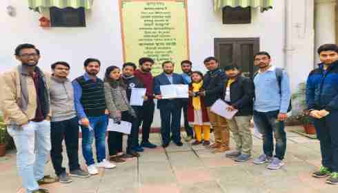 Research scholars giving demand letter to HRD Minister Prakash Javadekar in New Delhi