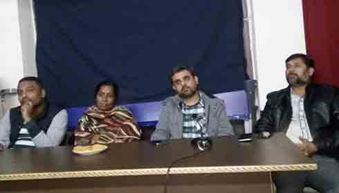 J&J faulty hip implant victims speaking to the media in New Delhi