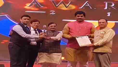  Officials of Shalby Hospitals receiving Best Medical Tourism award in Ahmedabad