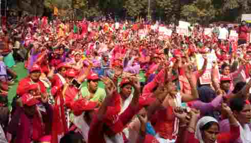 Thousands of Anganwadi workers protesting at Jantar Mantar, New Delhi
