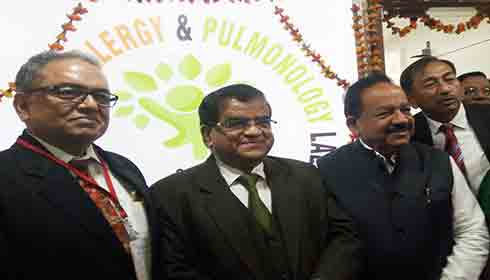 Union Minister Dr Harsh Vardhan inaugurating the pediatric allergy and pulmonology lab at SGRH