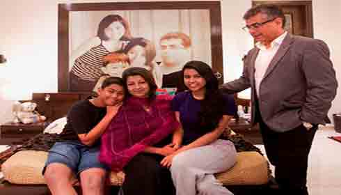 Patient Etika Kalra with her husband and children after third kidney transplant 