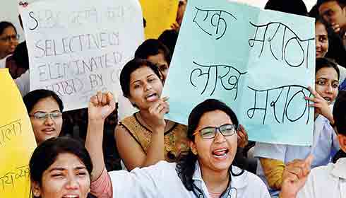 Maratha community students protesting against SC verdict in Mumbai