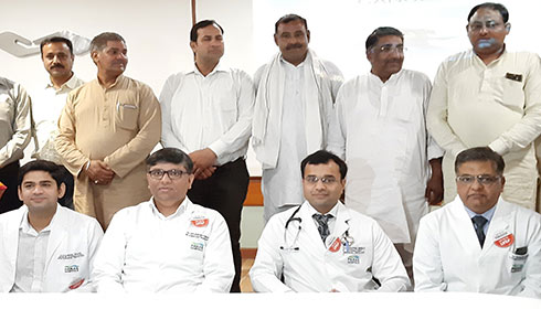 Dr. Arunesh Kumar and his team of doctors with heavy smokers