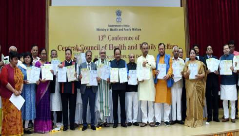 Dr Harsh Vardhan with health ministers of states in Delhi