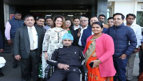 Officials of SGRH, Religare Care Foundation with Vinod